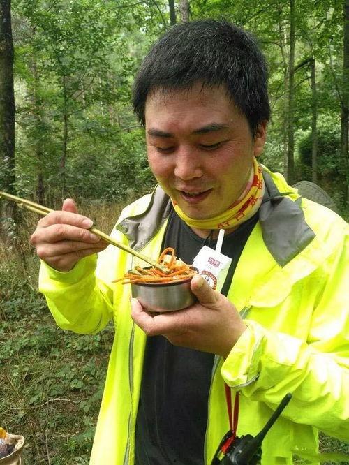 小扬爸吃瓜,小扬爸的瓜田奇遇记